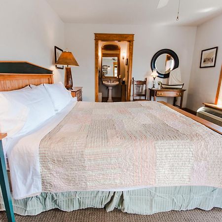 Roanoke Island Inn マンテオ 部屋 写真