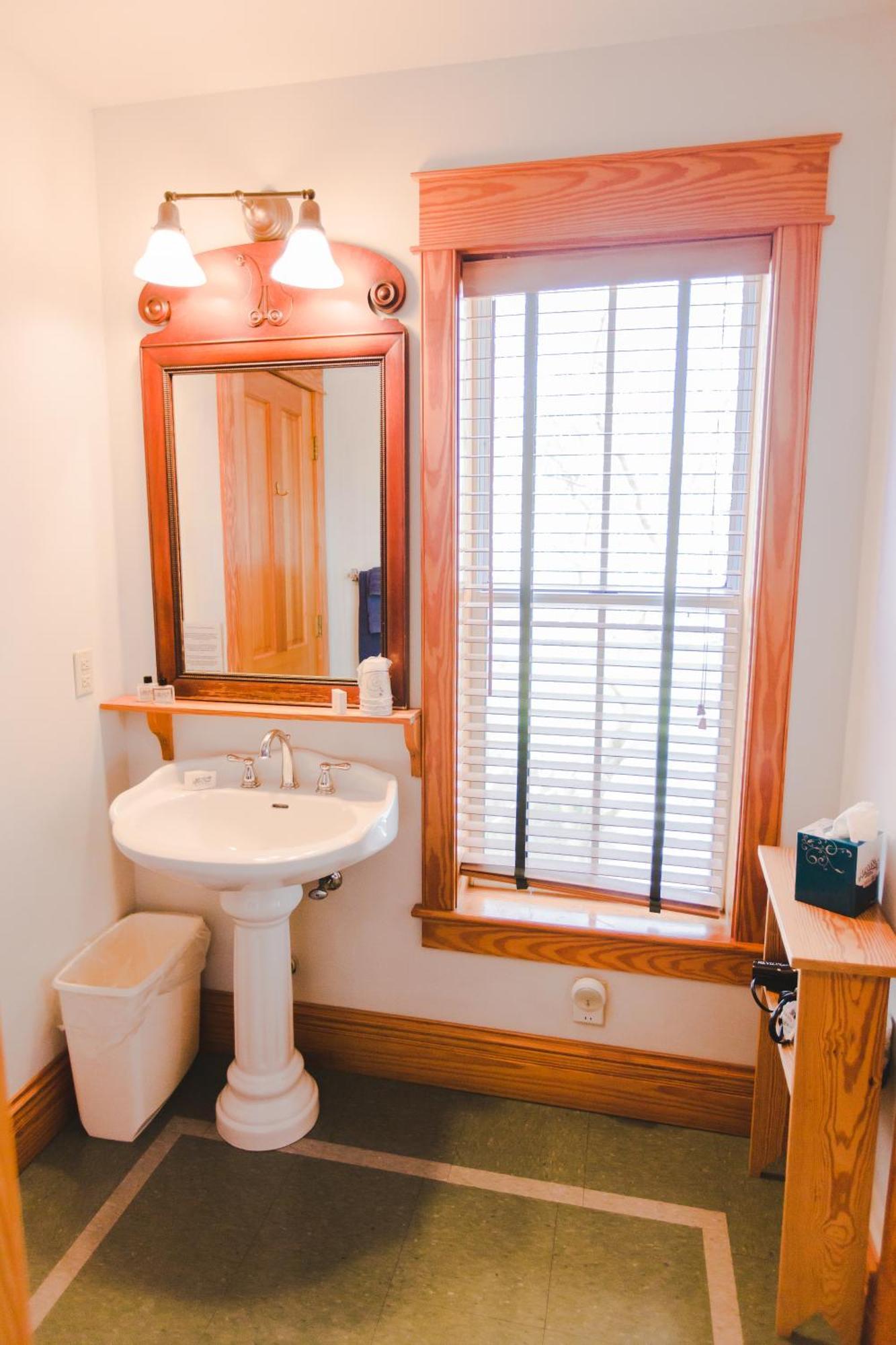 Roanoke Island Inn マンテオ 部屋 写真